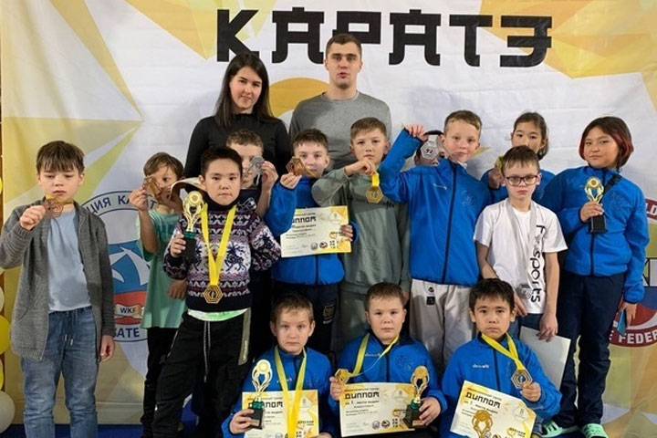 Каратисты Хакасии вернулись из Красноярска с медалями