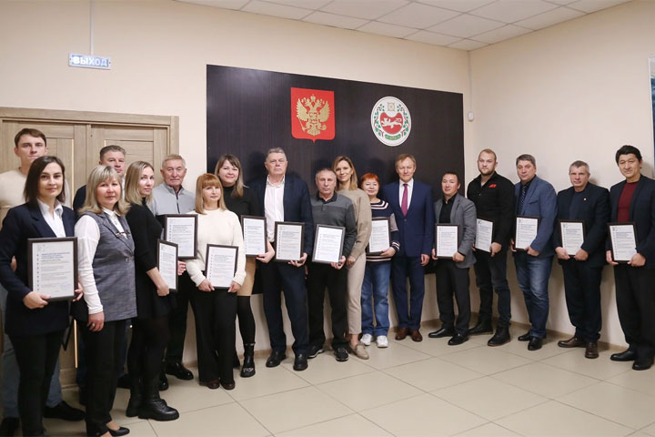 Воздушная гимнастика и спорт глухих: в Хакасии аккредитованы новые федерации