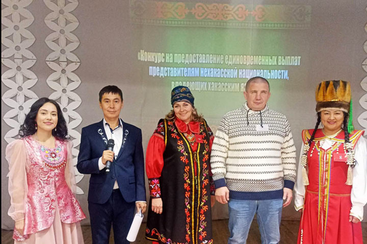 Олег Иванов стал призером конкурса среди владеющих хакасским языком