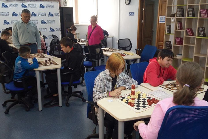 Шахматисты из Подсинего сыграли в «Таврели»
