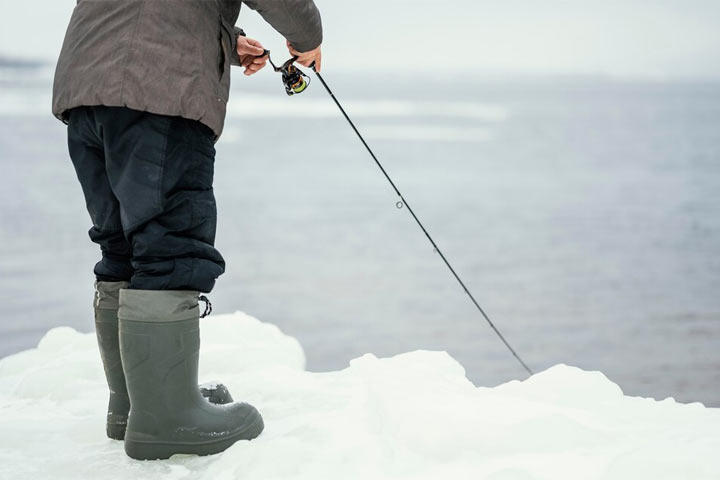 Не дай бог любителям зимней рыбалки в Хакасии пробовать лед на прочность