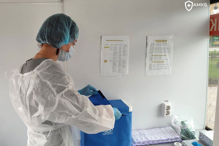 В поликлиниках Хакасии продолжается вакцинация от гриппа