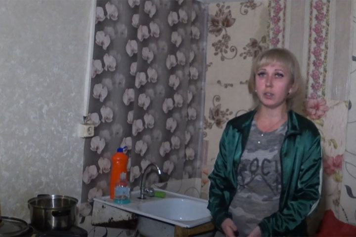 Жители дома в Хакасии записали для чиновников видео, как живут без воды