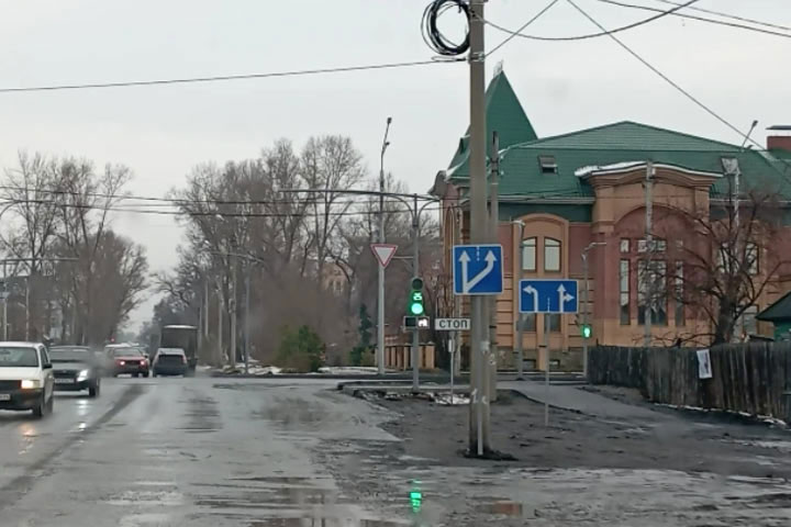 Установленные по-дебильному знаки на Кирова ведут водителей в никуда