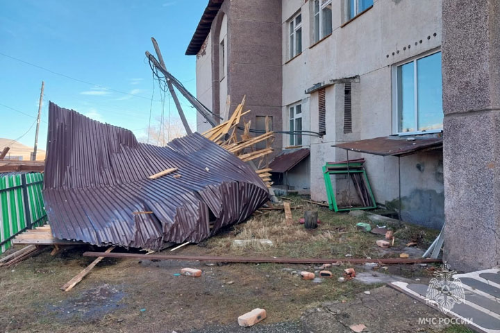 Ураган в Хакасии сорвал 9 крыш
