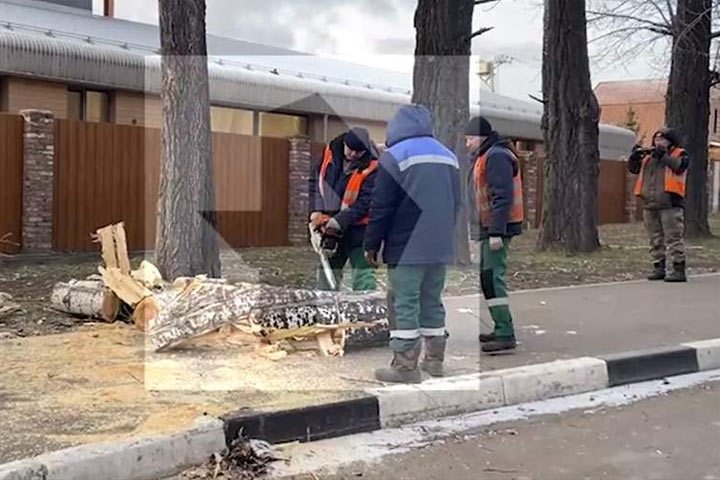 «Известия» показали дворы Красноярска после урагана