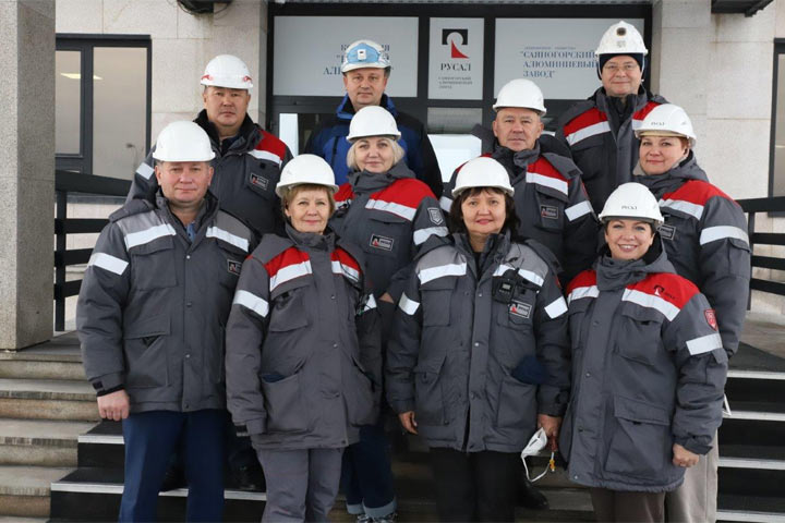 В Хакасии муниципальные депутаты побывали на Саяногорском алюминиевом заводе