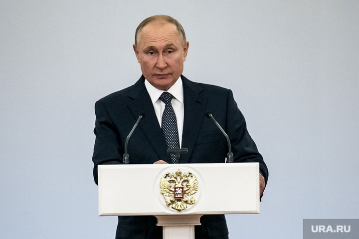 Путин перевел управление страной в ручной режим