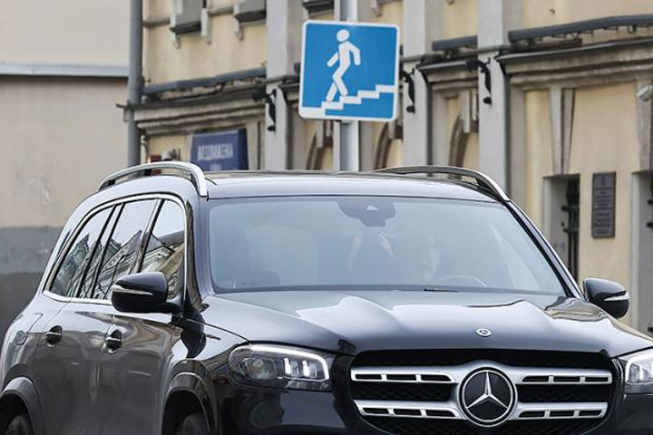 Немецкая хитрость: Mercedes в России перестает ездить