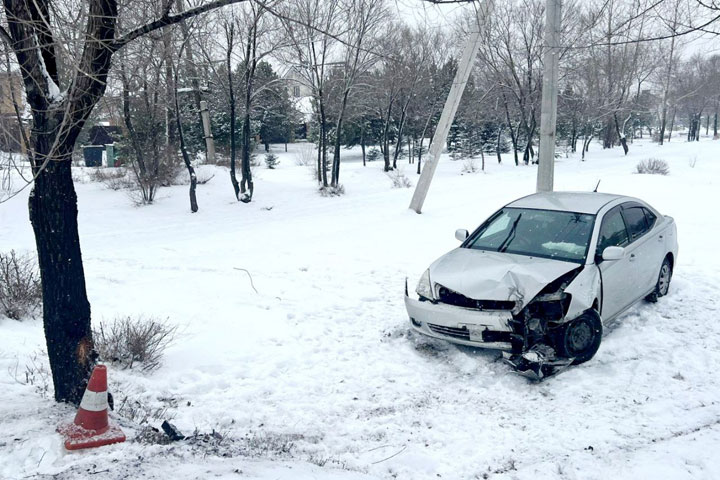 В Абакане машину занесло на гололеде, пострадал ребенок 