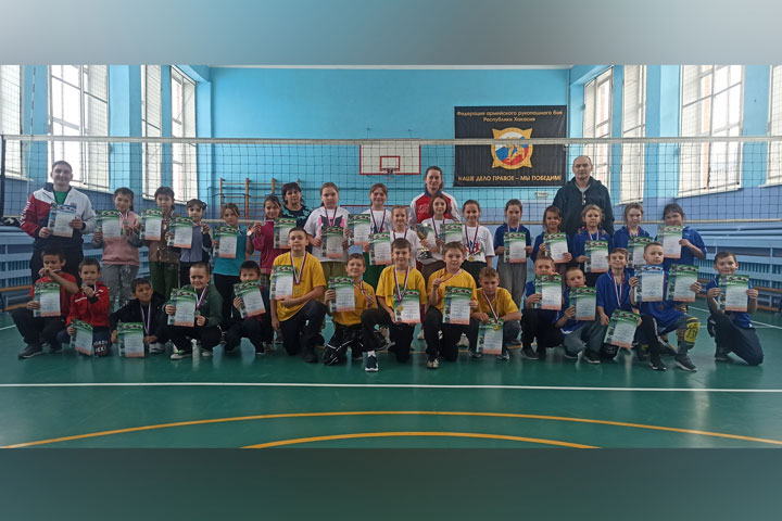 Первенство по пионерболу прошло среди школьников Боградского района