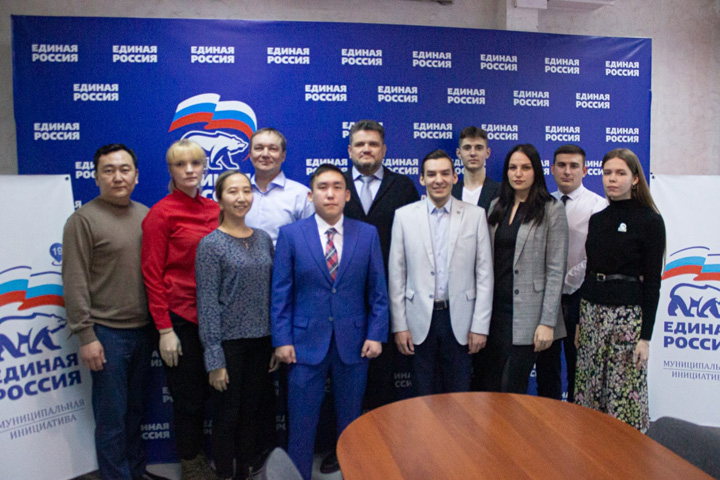 В Хакасии члены президиума политсовета «ЕР»  встретились с молодежью