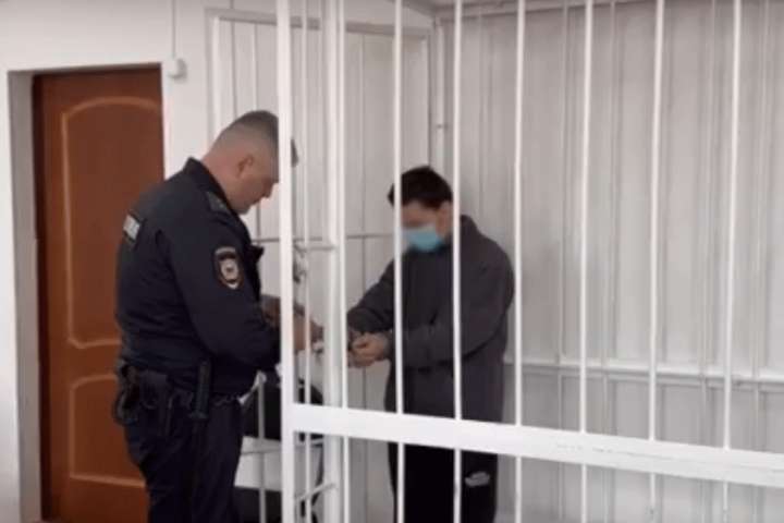 Жителя Хакасии взяли под арест за изнасилование 7-летнего сына знакомой