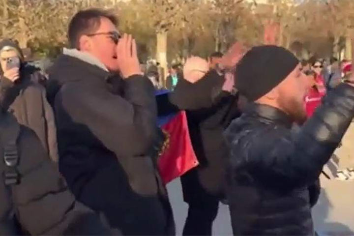 В центре Парижа прошел митинг в поддержку жителей Донбасса