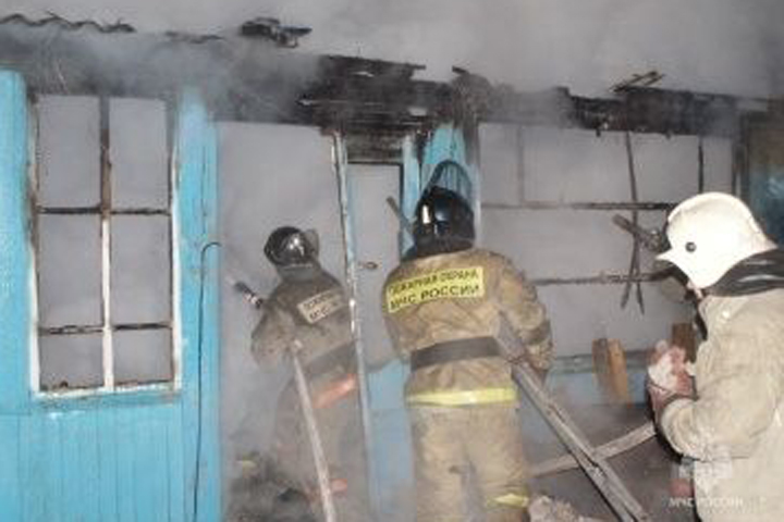 Минувшие сутки выдались в Хакасии «горячими»: горели квартиры, баня, дачный домик и мусор в контейнере