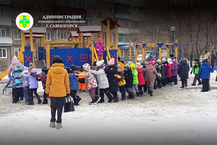 В Саяногорске новый игровой комплекс РУСАЛа принял детей