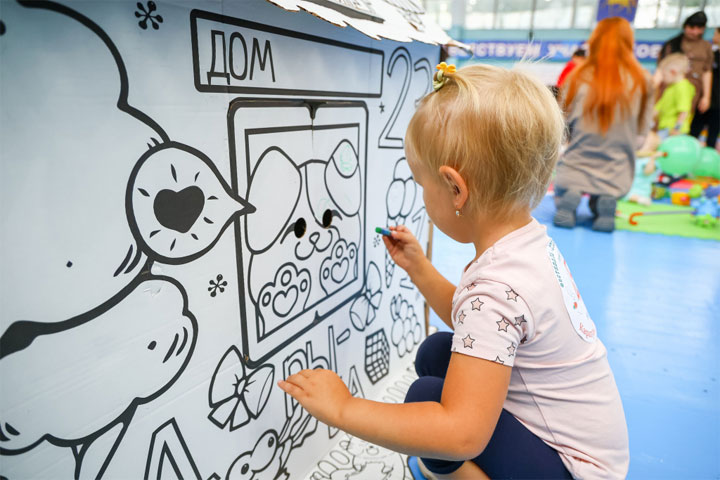 День энергетика-2023: конкурс детских рисунков и «гусь-обнимусь» в подарок победителям