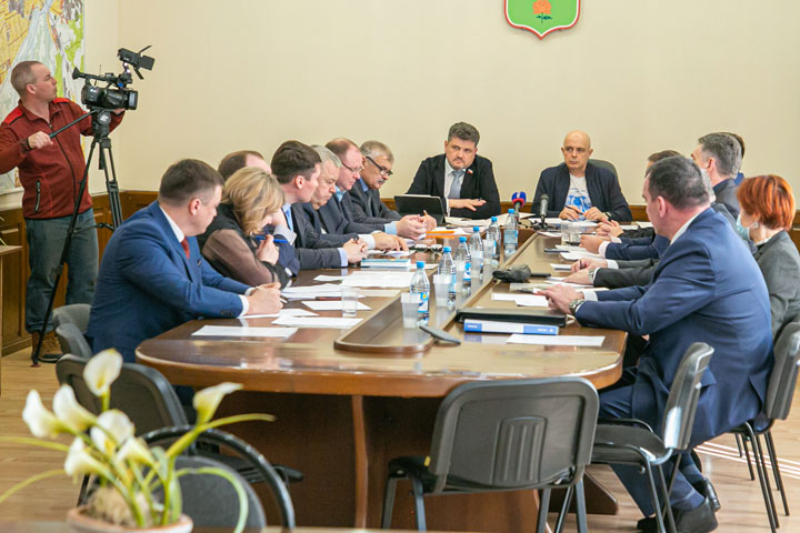 Сенатор Жуков провел совещание с представителями крупнейших предприятий Хакасии 