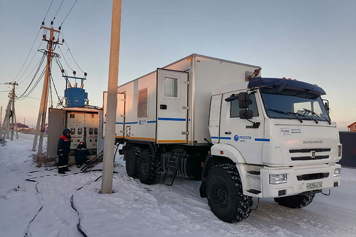 Энергетики чинят подстанцию в Калинино: оборудование не выдерживает нагрузок