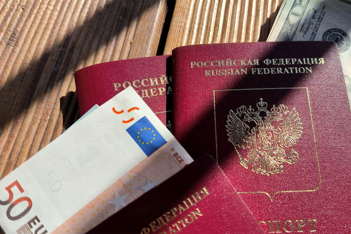 Лишать ли предателей России гражданства? Два подхода к сложнейшей проблеме