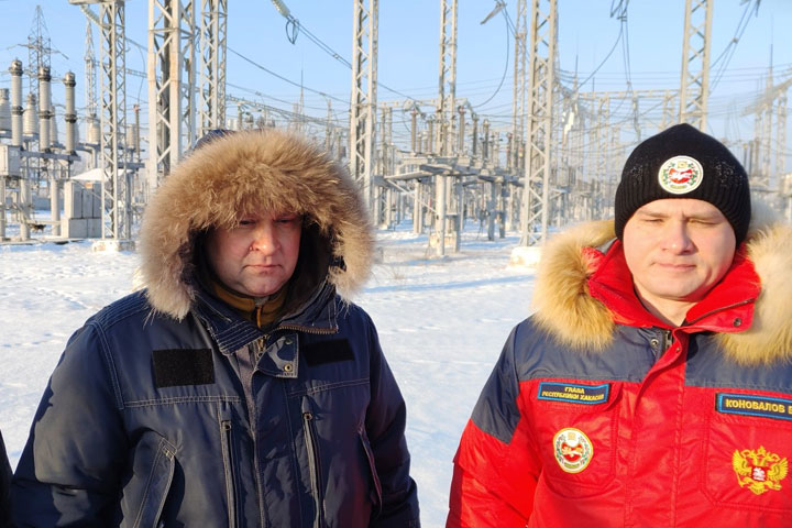 Валентин Коновалов и Николай Шепырев вместе посетили подстанцию