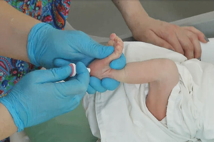 Почти 4,5 тысячи новорожденных в Хакасии прошли расширенный скрининг