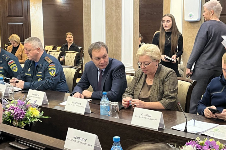 Что делал Денис Кабанов на оперативном заседании в правительстве