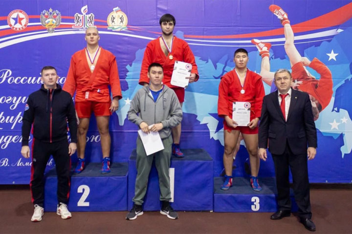 Спортсмены Хакасии взяли медали первенства Сибири по самбо