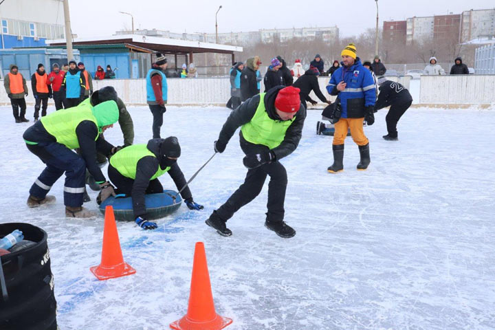 Металлурги в Хакасии встречают Новый год спортивными состязаниями