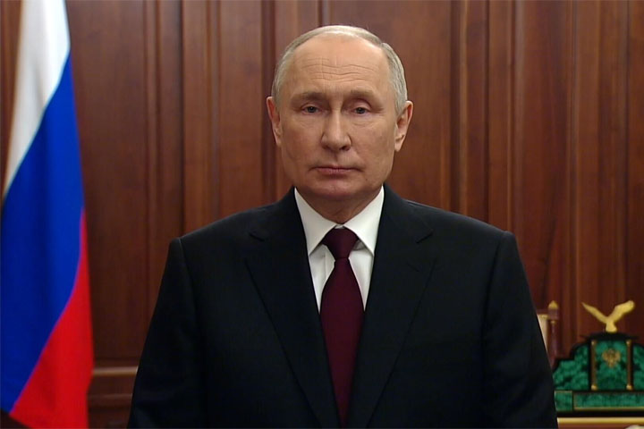 Путин поздравил работников органов безопасности и поблагодарил их за грамотную работу