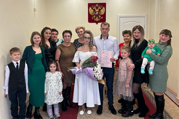 В ЗАГСе Саяногорска зарегистрировали 400-й брак