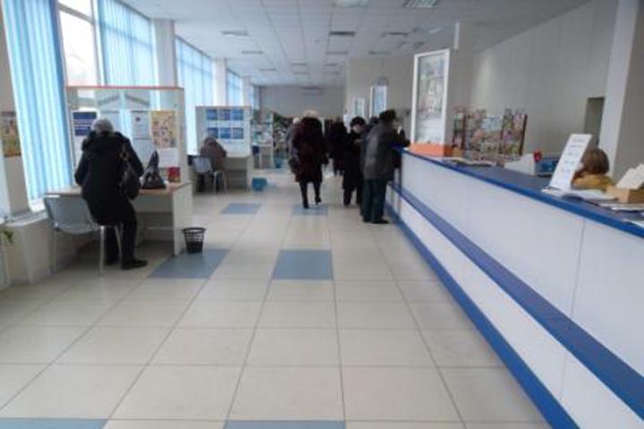 В Саяногорске сотрудница Почты России не позволила старушке перевести деньги мошенникам