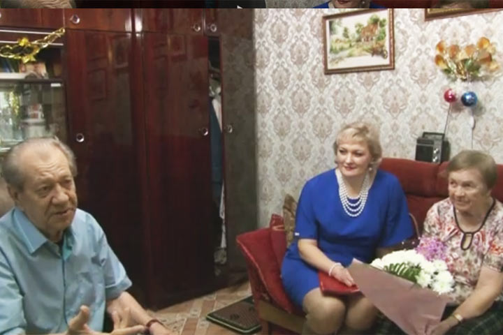 В Саяногорске чествовали семейную чету, прожившую вместе 65 лет