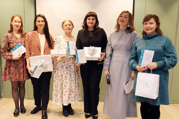 В Хакасии активисток женского центра «Атмосфера» наградили перед праздником