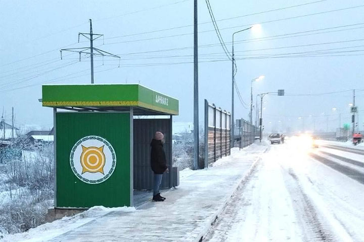 В Хакасии продолжают устанавливать остановочные павильоны в национальном стиле
