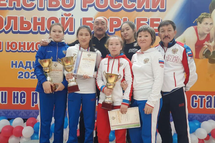 Спортсменки из Хакасии завоевали награды первенства России по женской борьбе