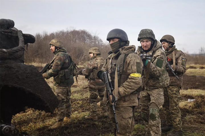 Украинский заградотряд расстрелял группу отступающих солдат ВСУ