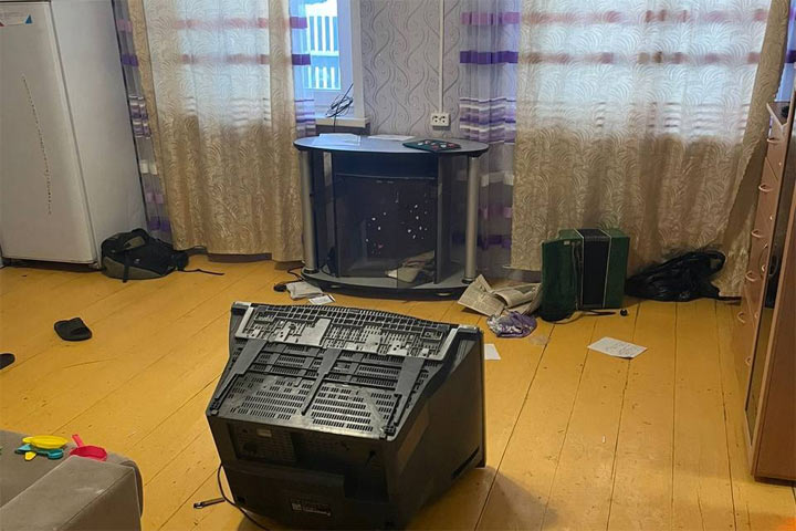Малышку убило тумбой для старого телевизора