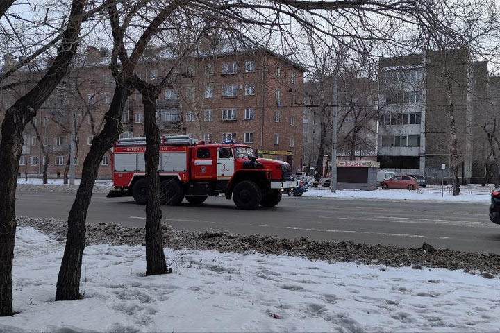 В Хакасии бились автомобили и горел гараж 