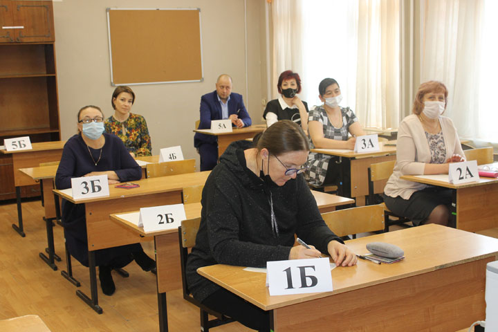 В Хакасии родители выпускников сдали ЕГЭ по математике