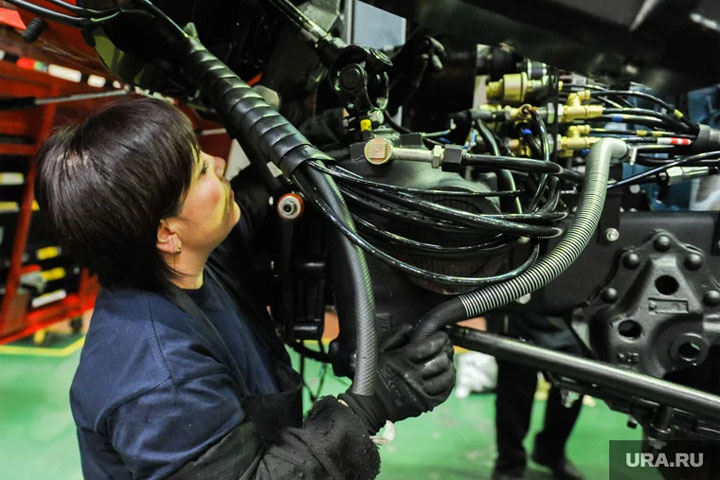 «Коммерсант»: на заводе Mercedes в РФ будут собирать китайские машины