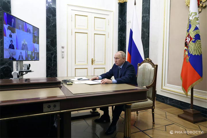 Путин 17 января проведет совещание с правительством