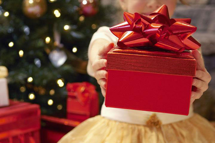 Маленькие чудеса в преддверие большого праздника: ребятишки Хакасии получают подарки
