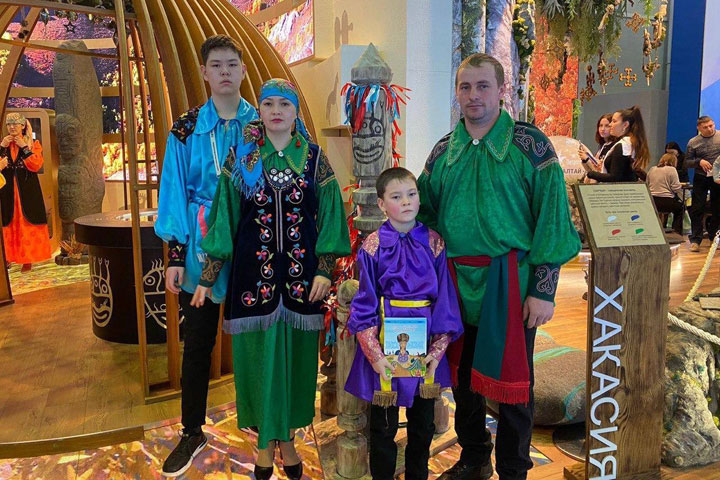 Семья Карачаковых представила Хакасию на большом семейном форуме