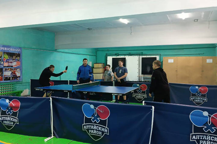 В Алтайском районе обновили зал для тренировок по настольному теннису