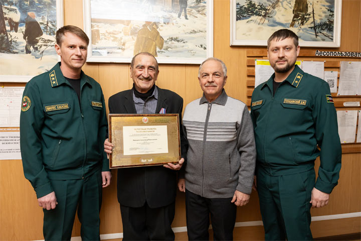 Директор «Горячегорсклессервиса» получил награду Республики Хакасия