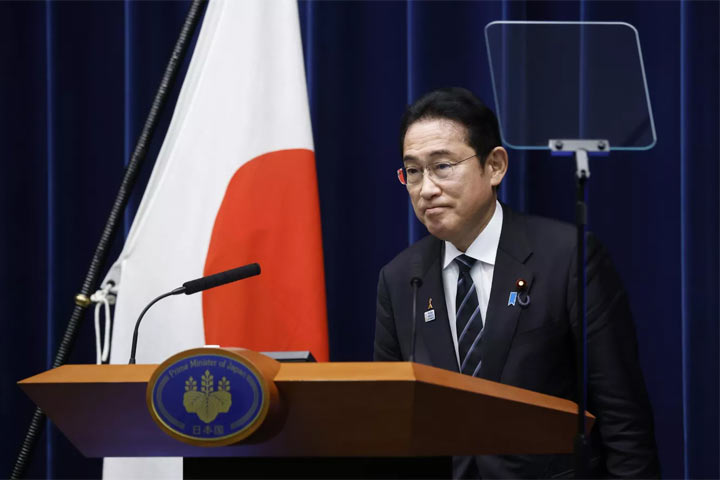 Премьер Японии заявил о планах подписать мирный договор с Россией