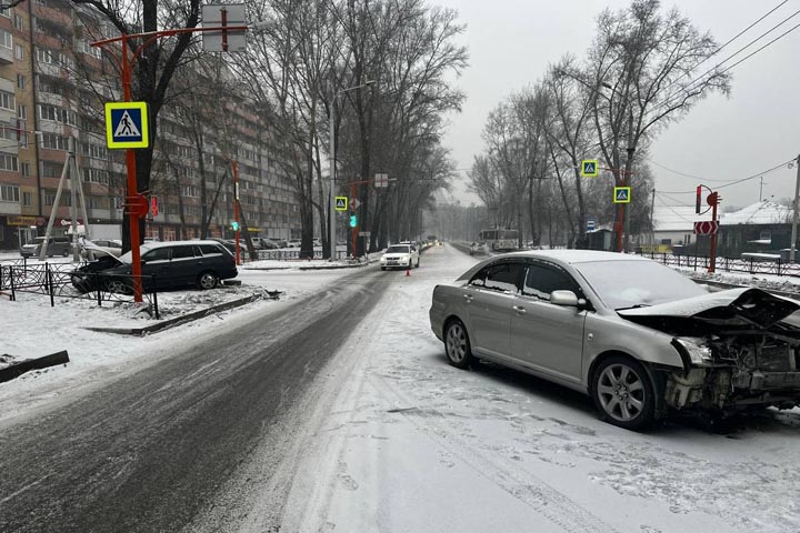 По Пушкина не разъехались две автоледи - подробности 