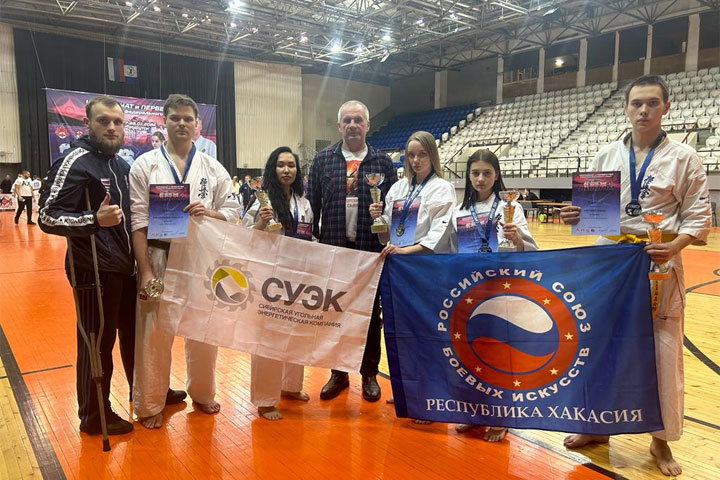 Спортсмены из Хакасии завоевали награды чемпионата и первенства Сибири по киокусинкай
