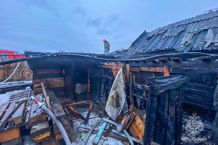 В абаканском магазине электротоваров загорелся светильник